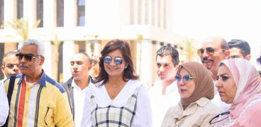 السفيرة نبيلة مكرم وزيرة الهجرة وشئون المصريين في الخارج اثناء زيارة العاصمة الإدارية