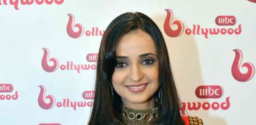 بالصور| سنايا إيراني تحتفل مع المصريين بعرض مسلسلها الجديد على "MBC Bollywood"