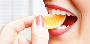 أضرار البرتقال على الأسنان