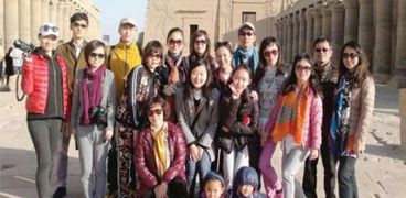 السياح الصينين خلال زيارتهم للمعابد الأثرية بالأقصر "أرشيفية"