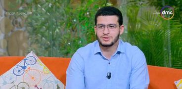 الدكتور محمد صقر الذي قرأ القرآن كاملًا في 7 ساعات دون أخطاء