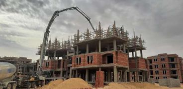 الجزار : جارى الإنتهاء من أعمال الهيكل الخرساني وأعمال البناء لـ 512 وحدة سكنية بالإسكان المتميز بمدينة الفشن الجديدة