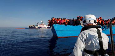"أوشن فايكنج" تنقذ 30 شخصًا من قارب في البحر المتوسط