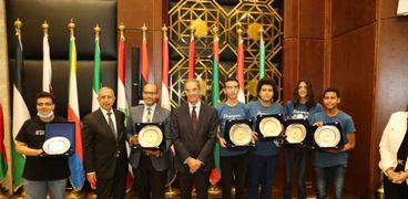 تكريم الفريق المصري الفائز بـ4 ميداليات دولية في الأولمبياد الدولي للمعلوماتية