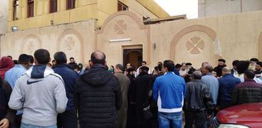 أهالي ضحايا زرايب 15 مايو أمام كنيسة مارمرقس