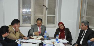 وزير الصحة خلال اجتماعه مع قيادات «الصيادلة»