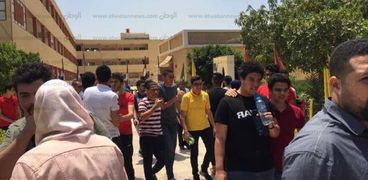 غضب بين الأهالي وإنهيار الطلاب من امتحان الإستاتيكا "هو الوزير عايز إيه".