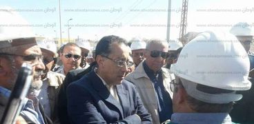 وزير الأسكان ومحافظ اسوان يتفقدا مشروع إحلال وتجديد محطتي صرف كيما