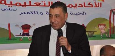 الدكتور محمد يحي عقل، استاذ اللغة الرعبية باداب كفر الشيخ الذي توفب بكورونا