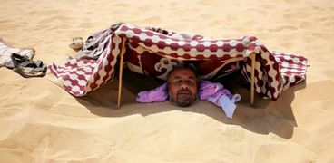 بالصور| حمامات "الرمال المصرية".. فوائدها أمام ارتفاع أسعارها