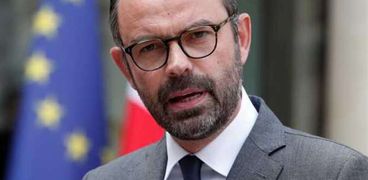 الحكومة الفرنسية تعلن عن تدابير لتهدئة النقمة الاجتماعية
