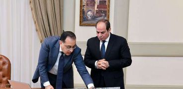 السيسي يستعرض الموقف التنفيذي لتطوير المناطق غير المخططة بالقاهرة