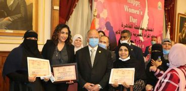 محافظ القاهرة: نموذج المرأة المصرية في الأسمرات يدرس وتقبل التطوير