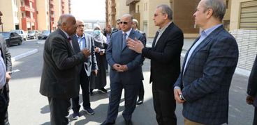 محافظ القاهرة يتفقد كمبوند الخيالة في زيارة سابقة