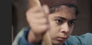 الطفل عمر حسن يحكي موقفا إنسانيا لخالد يوسف خلال تصوير «سره باتع»