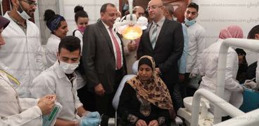 محافظ بني سويف ورئيس الجامعة يفتتحان أعمال القافلة الطبية الشاملة ببني سليمان