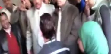 بالفيديو| عميد المعهد الفني الصحي بالإسكندرية يصفع طالبا على وجهه