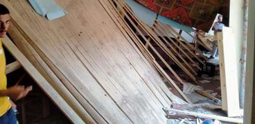 انهيار سقف خشبي
