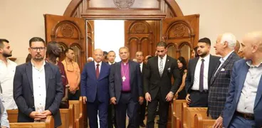 محافظ القاهرة يزور الكنيسة الانجيلية