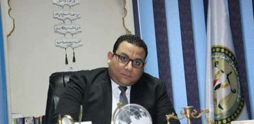 الدكتور كريم عادل رئيس مؤسسة العدل للدراسات القضائية والدبلوماسية