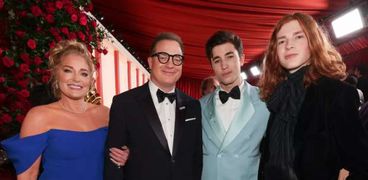 الممثل الأمريكي بريندان فريزر برفقة عائلته في حفل توزيع جوائز أوسكار