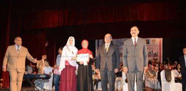 جامعة أسيوط الأولى فى مسابقة أفضل بحث مناصفة مع جامعة مدينة السادات