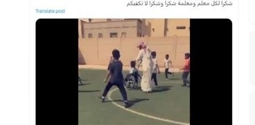 معلم سعودي وطفل قعيد