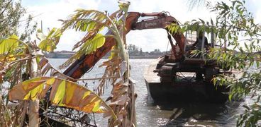 إزالة تعديات على نهر النيل بمركز فوه بكفر الشيخ