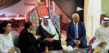 وزير الإعلام الكويتى خلال افتتاحه معرض فن التطريز المصرى