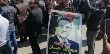أداء صلاة الجنازة على جثمان مبارك