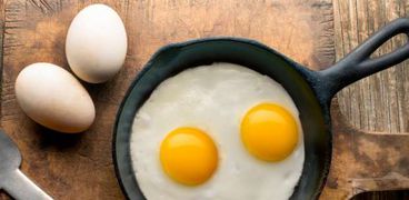 البيض من الاغذية التي تؤدي الى زيادة نسب الكوليسترول