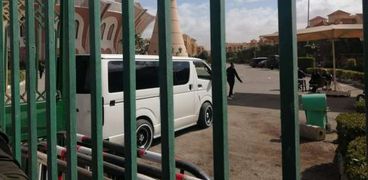 وصول جثمان الفنانة عايدة عبد العزيز إلى مسجد الشرطة