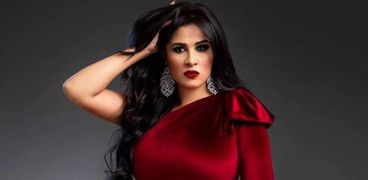 الفنانة ياسمين عبدالعزيز