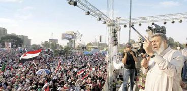 عاصم عبدالماجد خلال خطبة تحريضية فى ميدان رابعة العدوية «صورة أرشيفية»