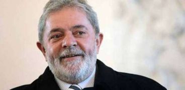 الرئيس البرازيلي الاسبق لولا يسلم نفسه الى الشرطة
