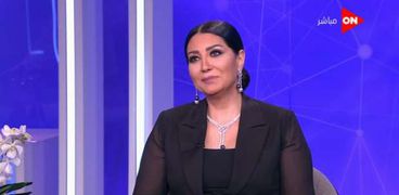 الفنانة وفاء عامر