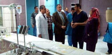 بالصور| مدير "التأمين الصحي" يتفقد "قسطرة القلب" بمستشفى الأحرار في الشرقية