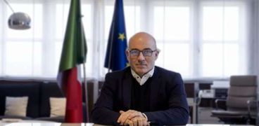 وزير التحول البيئي الإيطالي، روبرتو تشينجولاني، اعتبر أن الاستغناء عن الغاز الطبيعي غير وارد