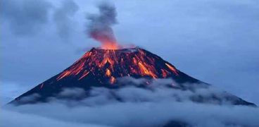 بعد ألفي عام.. بركان "سترومبولي" يثور مجددا في إيطاليا بركان