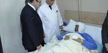 بالصور| وزير الداخلية يزور مصابي حادث "الهرم" في مستشفى العجوزة