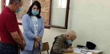 مسن مغربي يجتاز امتحان "البكالوريا" رغم كورونا
