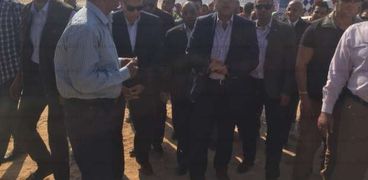 رئيس الوزراء خلال الزيارة محافظة قنا