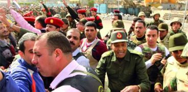 المشير طنطاوى فى ميدان التحرير عقب أحداث 25 يناير