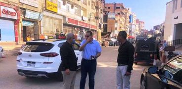 جولة مفاجئة لمحافظ الشرقية بمدينة أبو حماد لمتابعة أعمال النظافة