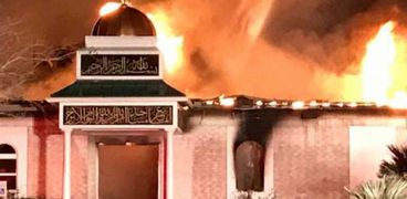 بالصور| حريق يلتهم المركز الإسلامي بولاية تكساس الأمريكية