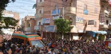 محافظ الغربية يتقدم جنازة الشهيد جندى عبوده عبد الوهاب بقرية بلقينا