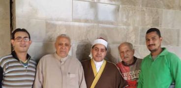 ٣ مسيحيين يعملون فى بناء مسجد بالإسكندرية ويخفضون اجرتهم: "دا بيت ربنا"