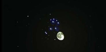 اقتران القمر مع نجوم الثريا- أرشيفية
