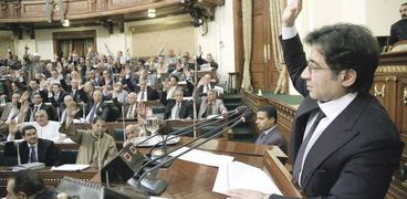 برلمان 2010.. و«عز» ورجاله أثناء التصويت بالموافقة على أحد القوانين «صورة أرشيفية»
