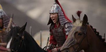 ليو يي فاي في مشهد من فيلم "Mulan"
